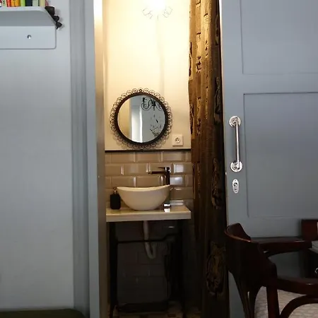 Hotel Tilas - In 19th Century Wooden Townhouse,kadikoy