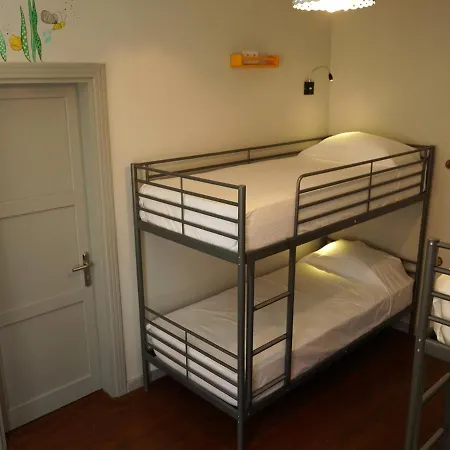 Hotell Tilas - In 19th Century Wooden Townhouse,kadikoy