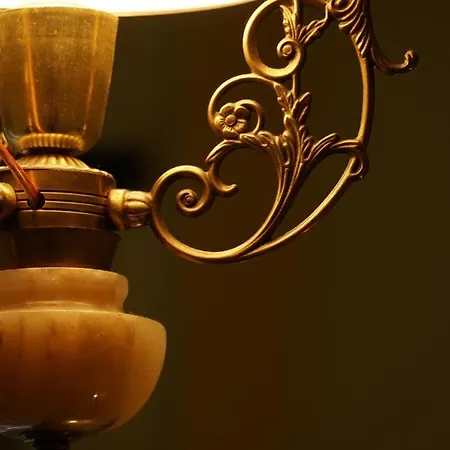 Tilas - In 19th Century Wooden Townhouse,kadikoy *