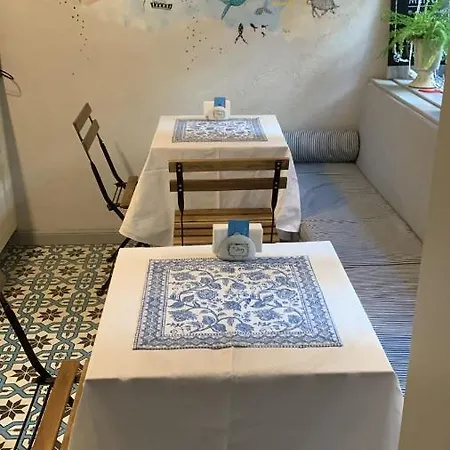 Hotell Tilas - In 19th Century Wooden Townhouse,kadikoy *