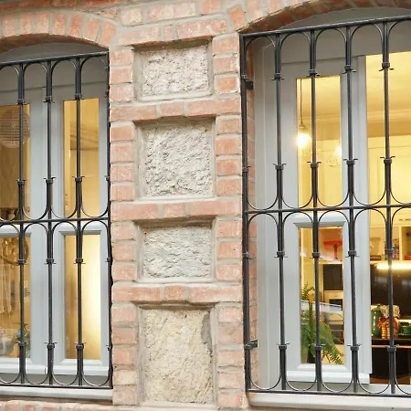 Tilas - In 19th Century Wooden Townhouse,kadikoy