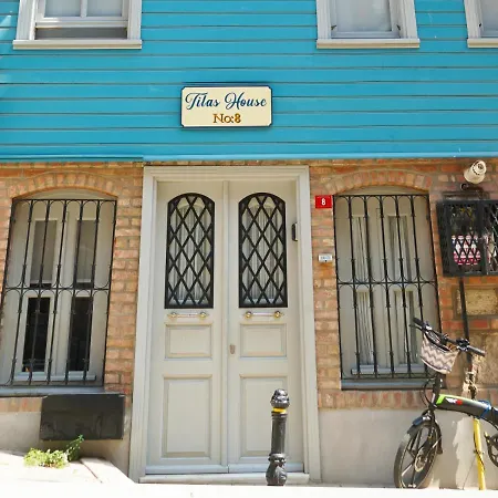 Hotell Tilas - In 19th Century Wooden Townhouse,kadikoy