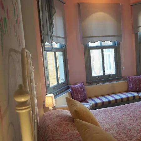 Hotell Tilas - In 19th Century Wooden Townhouse,kadikoy Istanbul