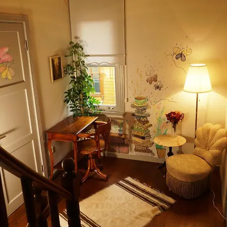 Tilas - In 19th Century Wooden Townhouse,kadikoy * Isztambul