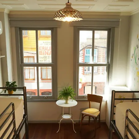 Tilas - In 19th Century Wooden Townhouse,kadikoy Hotell