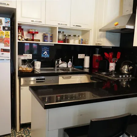 Tilas - In 19th Century Wooden Townhouse,kadikoy Hotell