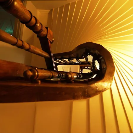 Tilas - In 19th Century Wooden Townhouse,kadikoy Hotell *