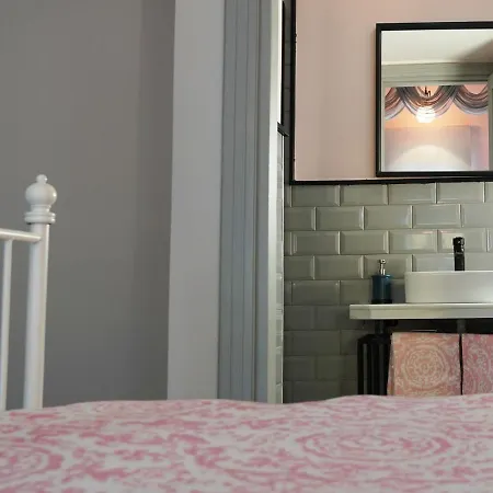 Hotel Tilas - In 19th Century Wooden Townhouse,kadikoy Istanbul