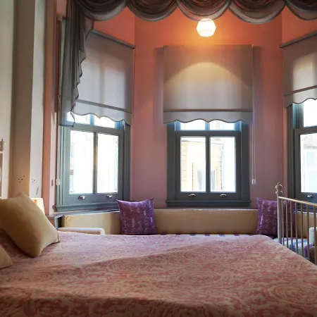 Tilas - In 19th Century Wooden Townhouse,kadikoy Hotell