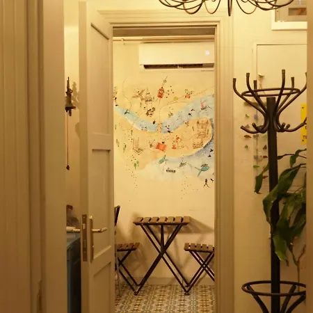Tilas - In 19th Century Wooden Townhouse,kadikoy Hotell