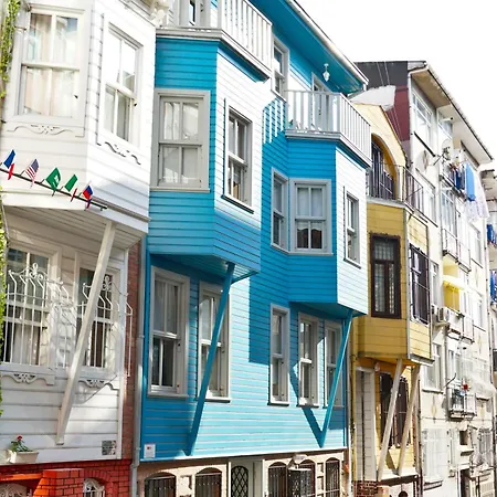 Tilas - In 19th Century Wooden Townhouse,kadikoy