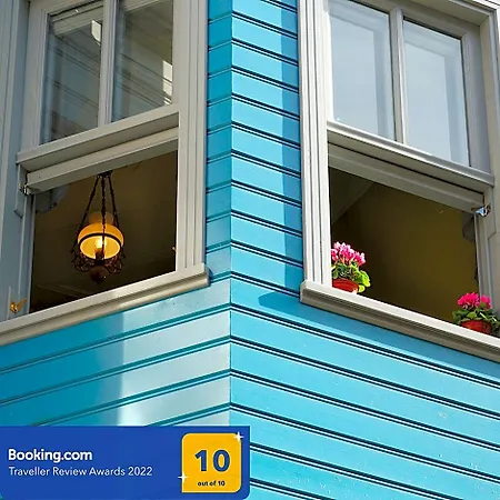 Tilas - In 19th Century Wooden Townhouse,kadikoy *