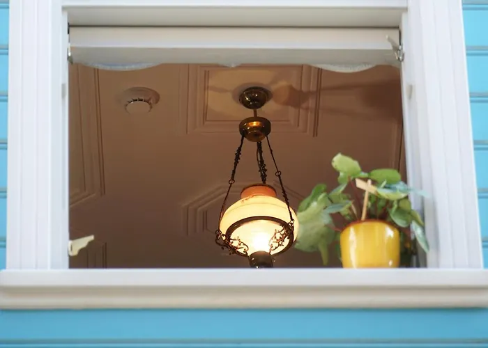 Tilas - In 19th Century Wooden Townhouse,kadikoy *