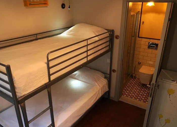 فندق Tilas - In 19th Century Wooden Townhouse,kadikoy