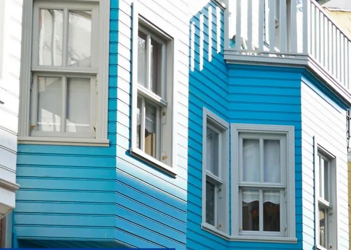 Tilas - In 19th Century Wooden Townhouse,kadikoy *