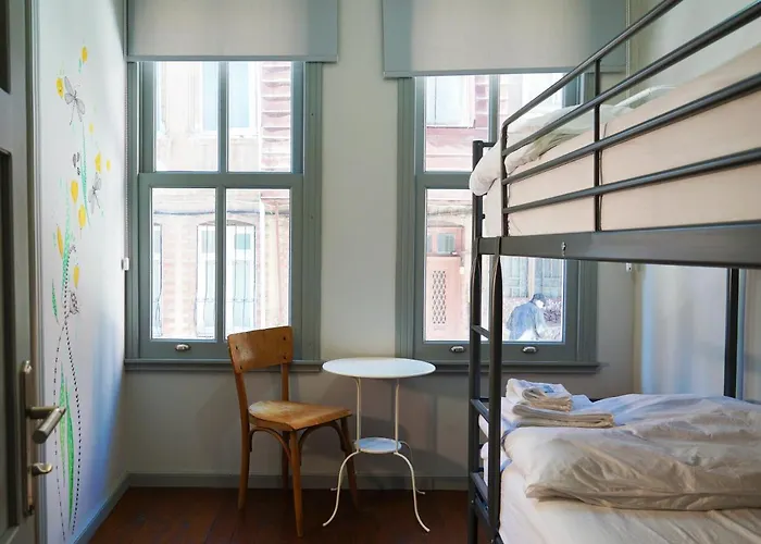 فندق Tilas - In 19th Century Wooden Townhouse,kadikoy