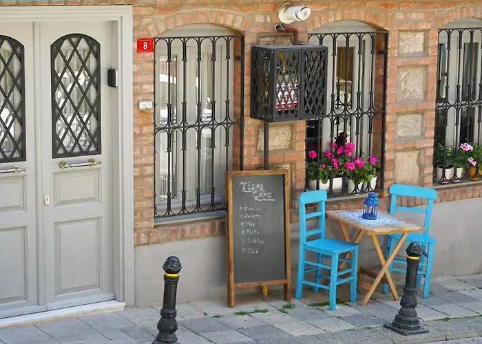 فندق Tilas - In 19th Century Wooden Townhouse,kadikoy