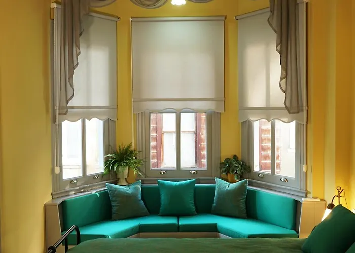 Tilas - In 19th Century Wooden Townhouse,kadikoy