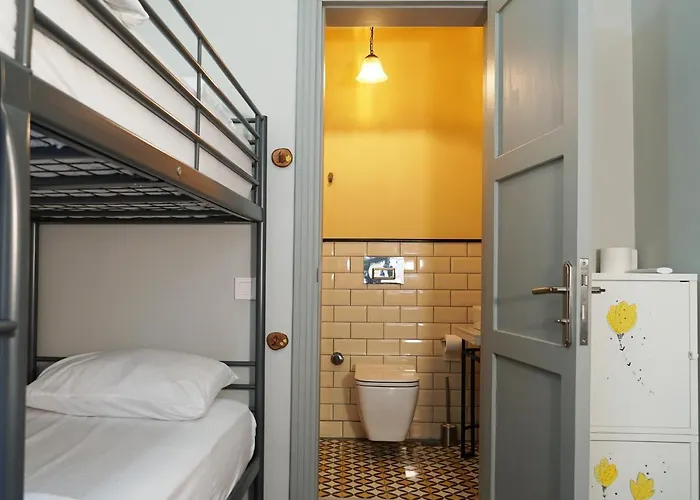 فندق Tilas - In 19th Century Wooden Townhouse,kadikoy *