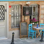 מלון Tilas - In 19th Century Wooden Townhouse,kadikoy