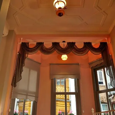 Hotel Tilas - In 19th Century Wooden Townhouse,kadikoy